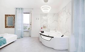 White Panoramic Jacuzzi Suite Trastevere - Top Collection